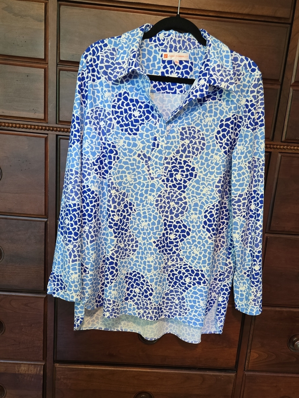 Jude Connally Blue & White Floral-Pattern Top Size XL. Like new!